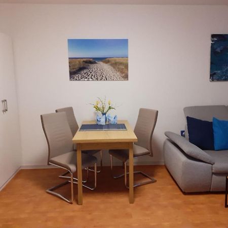 Aquamarin - Charmantes Appartement Mit Balkon Rostock Exterior photo